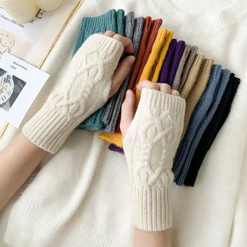 Marcelli Cable Wrist Warmers